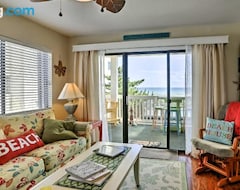 Koko talo/asunto Ocean-view Condo With Deck, Steps To Carolina Beach! (Carolina Beach, Amerikan Yhdysvallat)