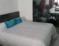 Hotel Bed&Breakfast 10 GIRONA (Girona, Spain)