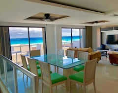 Hele huset/lejligheden Spacious Ocean View Condo On The Beach,2 Shopping Malls Within Walking Distance! (Cancún, Mexico)