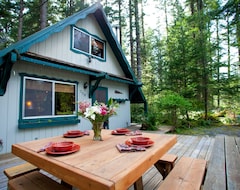 Toàn bộ căn nhà/căn hộ Cozy Rustic Cabin Featuring Wifi, Hot Tub, Fireplace & Bbq. Dog Friendly. (Ashford, Hoa Kỳ)