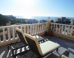 Tüm Ev/Apart Daire Town House With Shared Pool And Stunning Roof Terrace, Close To The Beach (Estepona, İspanya)