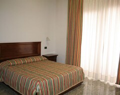 Hotel Arcobaleno Residence (Péschici, Italy)