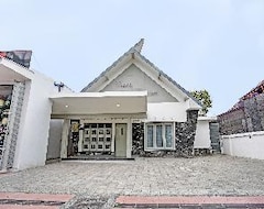 SUPER OYO 91618 Hotel Nawangwulan (Blitar, Indonezija)