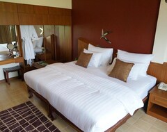 Hotel The Country Lake View (Suphanburi, Thailand)