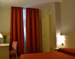 Hotel Cavour (Asti, İtalya)