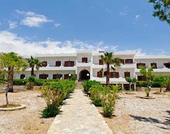 Hotel Stavris (Fragokastelo, Greece)