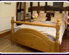 Bed & Breakfast Self Catering Accommodation, Cornerstones, 16Th Century Luxury House Overlooking The River (Llangollen, Vương quốc Anh)
