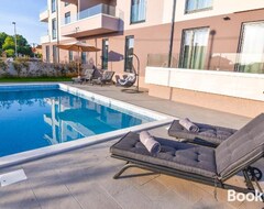 Tüm Ev/Apart Daire Luxury Apartment Porto With Sea View And Swimming Pool (Premantura, Hırvatistan)