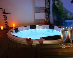 Hotel Guest Rooms With Privatized Spa! Luxury In All Intimacy In Soissons 02 (Noyant-et-Aconin, Francuska)