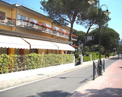Khách sạn Lilly (Marina di Campo, Ý)