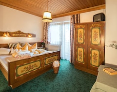 Hotel Almhof Roswitha (Hippach, Austria)
