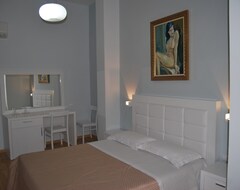 Khách sạn Hotel White Dream (Tirana, Albania)