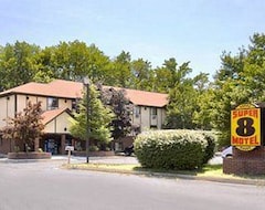 Khách sạn Super 8 Motel - Waldorf (Waldorf, Hoa Kỳ)