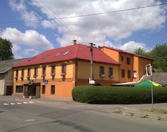 Otel Penzion U Slunce (Jaroměř, Çek Cumhuriyeti)
