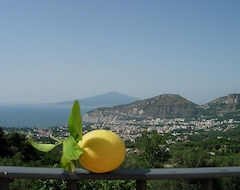 Hotel An apartment between olive and lemon trees with breathtaking views of the sea (Sant'Agnello di Sorrento, Italy)