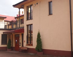 Otel Zajazd Pod Kasztanami (Wyry, Polonya)