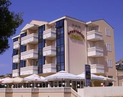 Hotelli Aparthotel Astoria (Seget Vranjica, Kroatia)