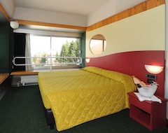 Khách sạn Holiday apartment with mountain view (Marilleva, Ý)