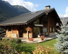 Toàn bộ căn nhà/căn hộ Chamonix Mont Blanc, New Savoyard Chalet, Large South-Facing Terrace, Garden, 5 Rooms. (Les Houches, Pháp)