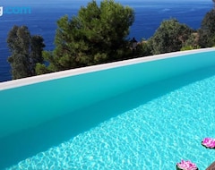 Aparthotel Villa Luxury Paradise (Salobrena, Spain)