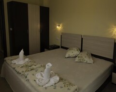 Khách sạn Family  Bodurov (Sozopol, Bun-ga-ri)
