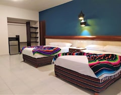 Hotel Plaza Mariachi (Playa del Carmen, Mexico)