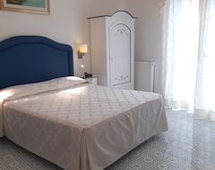 Hotel La Perla (Praiano, Italy)