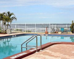 PG Waterfront Hotel & Suites (Punta Gorda, USA)