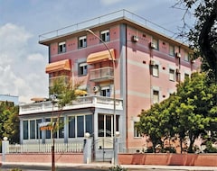 Happy Hotel Apartments (Marina di Pietrasanta, Italy)