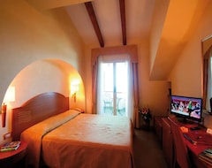 Khách sạn Hotel Tirreno (Tropea, Ý)