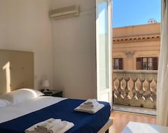 38 Aira Hotel (Palermo, Italy)