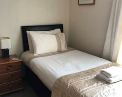 Khách sạn Beeches Guest House (Dyce, Vương quốc Anh)