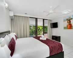 Khách sạn Roydon Beachfront Apartments (Cairns, Úc)