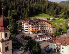 Hotel Cesa Tyrol (Canazei, Italia)