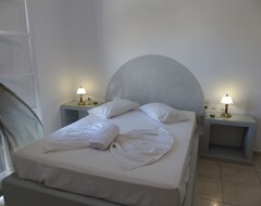 Hotel Mary Rooms (Perivolos, Greece)