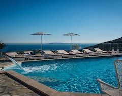 Hotel Happy Cretan Suites (Agia Pelagia, Greece)