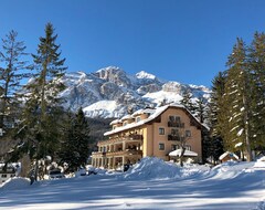 Hotelli Boutique Villa Blu Cortina (Cortina d'Ampezzo, Italia)