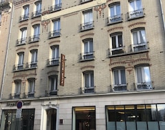 Hotel Atypik Hôtel (Clichy, France)
