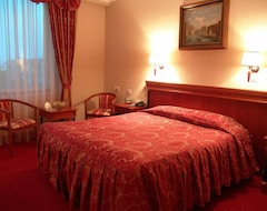 Khách sạn Hotel Mirage (Burgas, Bun-ga-ri)