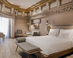 Hotel Circulo Gran Via, Autograph Collection Adults Only (Madrid, Spain)