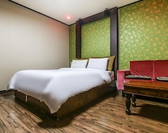 Hotel Motel Nine (Daejeon, South Korea)