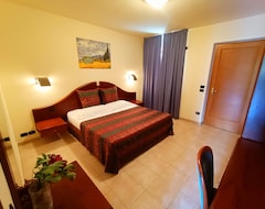 Khách sạn Hotel Villa Isabella (Brenzone sul Garda, Ý)