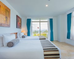 Hotelli Waterfront Suites Phuket by Centara (Karon Beach, Thaimaa)