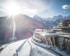 Khách sạn Alpin Panorama Hotel Hubertus (Olang, Ý)