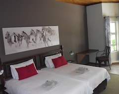 Khách sạn Out Of Africa Town Lodge (Otjiwarongo, Namibia)