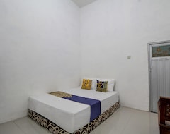 Khách sạn Spot On 92118 Alif House Syariah 2 (Kediri, Indonesia)