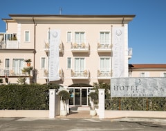 Khách sạn Hotel Luna (Marina di Massa, Ý)