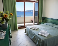 Khách sạn Hotel Miralonga (La Maddalena, Ý)
