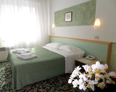 Khách sạn Hotel Astoria (Desenzano del Garda, Ý)