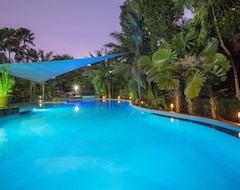 Hotel Oasis At Palm Cove (Palm Cove, Australia)
